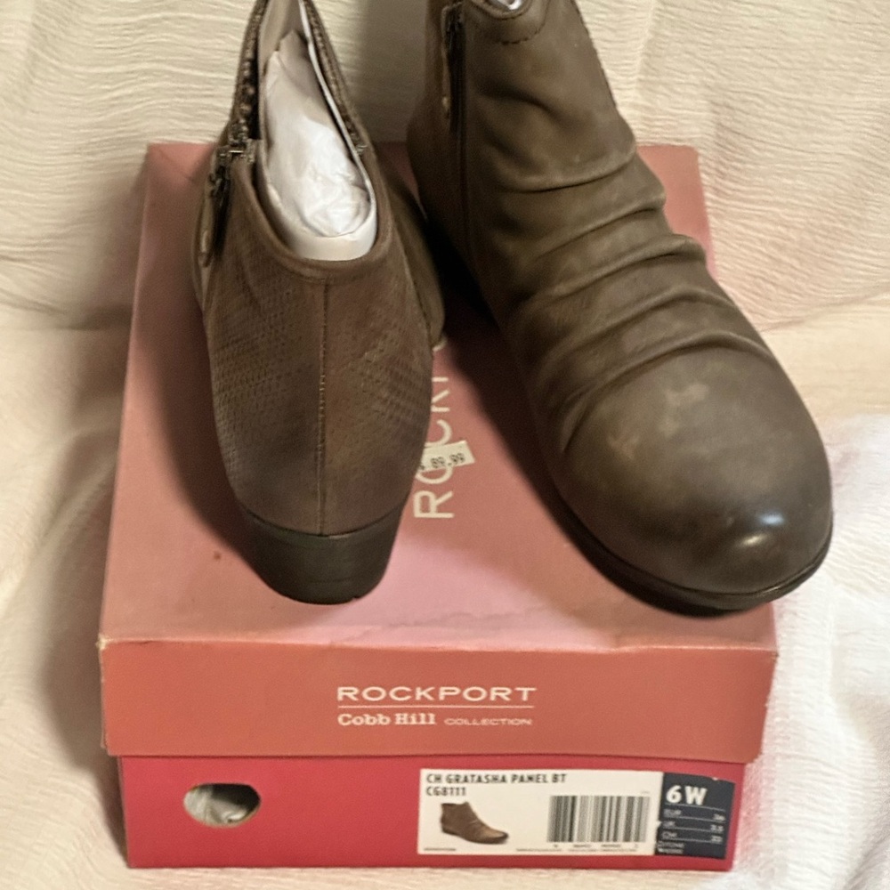 Gratasha Panel Womens Leather
Ankle Booties size6w